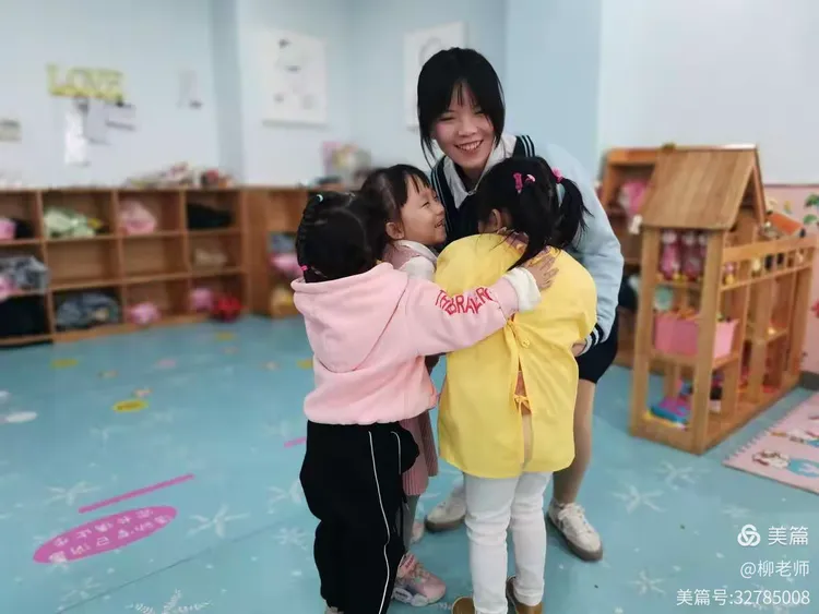 小五班《亲亲热热抱一抱》